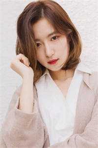 刚摆摊，就被顶级女神拐回家