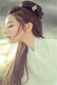 开局休了太子，她转投阴鸷战王阵营