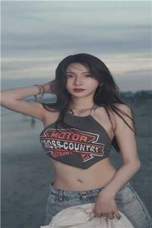 穿书后，我嫁的反派大佬他造反了