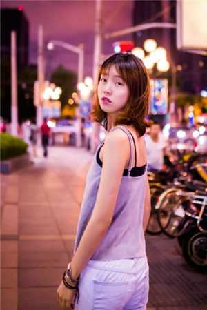 穿成弃妃后,她靠医术暴富了