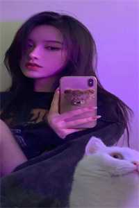 转身不爱后，小青梅竟当众表白