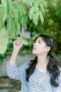 穿成农家弃妇后，她怒捡一代反王