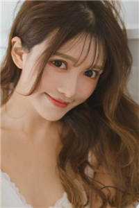 重回身死前，她转身抱紧了死对头大腿