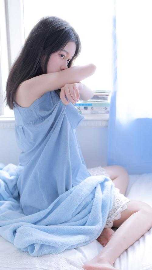 漂亮女配在恋综手撕渣男后爆红了