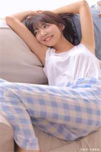 她如飞蛾扑火