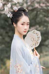 怒撕渣王和离后，嫁他叔颠覆王朝