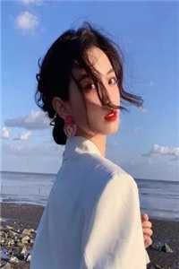 签到一百年，她的咸鱼马甲被爆了