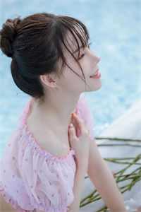 活成前任白月光后，她桃花朵朵开