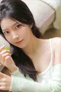 强吻女师尊后，她为我强行续命
