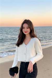 带空间穿年代：咸鱼少女开大了