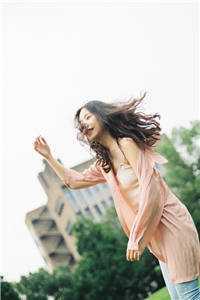 军婚撩人：倒霉女配高嫁清冷军官