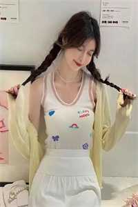 被抛弃后，邻家小青梅成了国民闺女