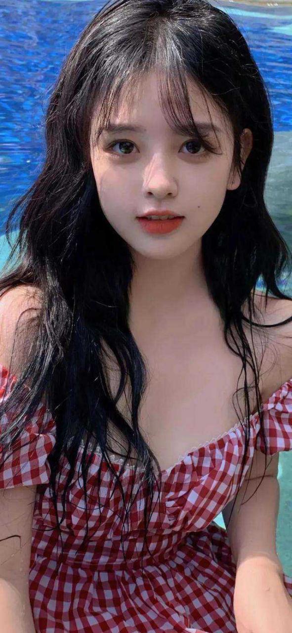 校花难追？无所谓，她还有舍友
