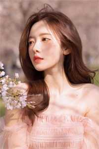 活成前任白月光后，她桃花朵朵开