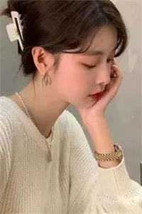 穿书女配被反派一家团宠了
