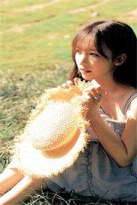 重生后，真千金囤货养大佬