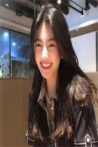 签到一百年，她的咸鱼马甲被爆了
