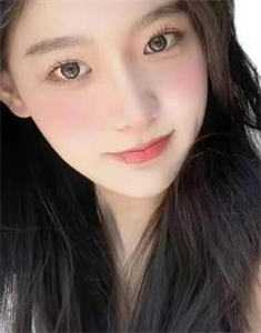 闪婚盲人后，她被亿万富翁宠麻了