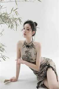 穿进男频文，她搞钱修仙带飞反派