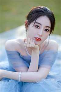 末世前疯狂捞物资，女神们都看我脸色过活