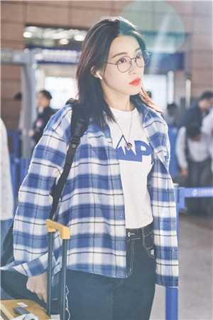 禀告首辅，夫人她又去给你物色美女了