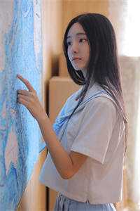 不再与她争抢避其锋芒