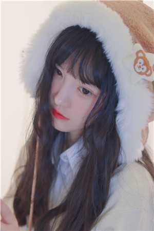 撞见上司秘密后，他平步青云了