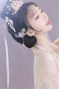 穿成炮灰小师妹，这药人她不当了！