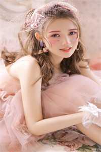 白天乖乖女，晚上战斗服第一杀手