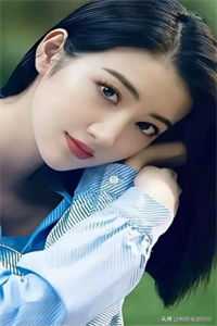 穿成炮灰后她杀红了眼