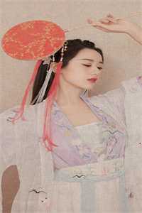 小丧尸囤了一屋子物资后，被大佬偷家了