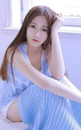 疯批女配穿越后，捂紧的小马甲被男主们曝光了