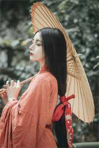 新婚夜，女知青乖乖往糙汉怀里钻