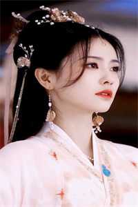 小丧尸囤了一屋子物资后，被大佬偷家了
