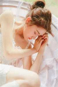 开局强吻校花，她竟是女帝重生