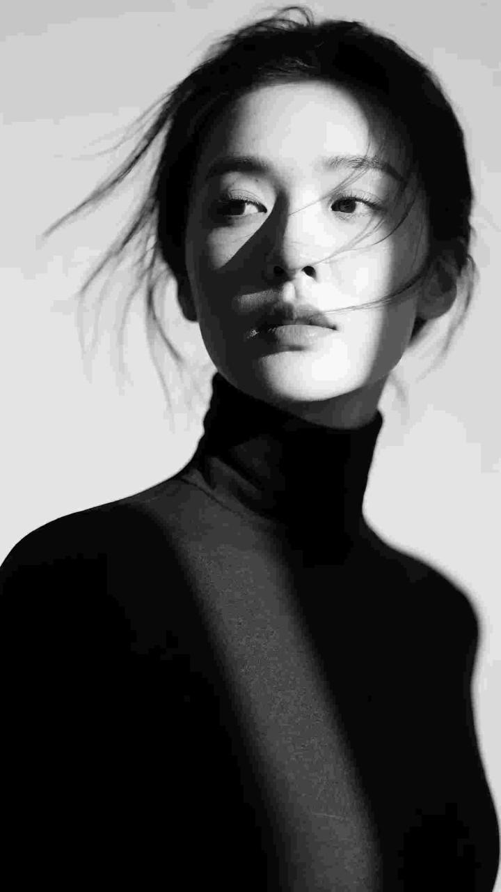 妈妈被关进野兽笼后，我开启大逃杀审判